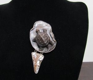 AMY KAHN RUSSELL Handmade Sculptural Brooch Pendant #8 wCarved Turtle