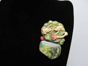 AMY KAHN RUSSELL Handmade Sculptural Brooch Pendant #20 Carved Frogs on Lilypad