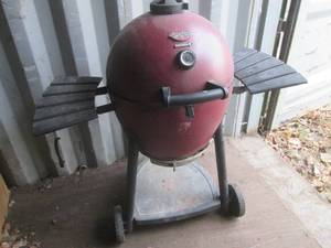 (CNTN) Akorn Char-Griller Preowned
