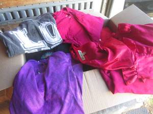(TRK) Box Full of Assorted Womens Clothes
