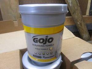 (II) Case of 6 Gojo Scrubbing Hand Towels 72 Towels per Container