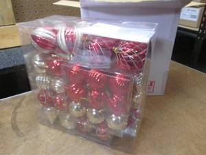 (JJ) 77pc Set of Christmas Ornaments