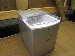 (MM) Igloo Ice Cube Maker - Broken Lid