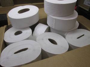(OO) 7 Jumbo Rolls of Bath Tissue and 4 Rolls of 10 Roll Towels