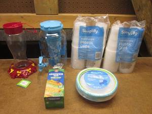 (TT) Hummingbird Feeder, Plastic Cups, Drink Dispenser with Cups Etc