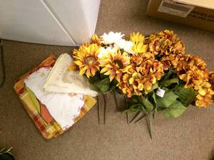 lot 30 image: fall home decor...