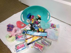 lot 55 image: Misc. girls toys and keychains, bra...