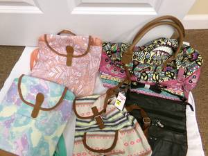 lot 61 image: Misc lot of purses and bags...