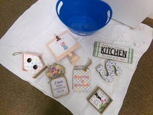 lot 53 image: Happy Mothers Day Wooden plaques, ...