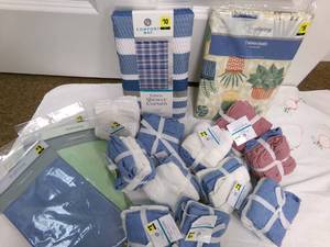 lot 83 image: misc. lot of bathroom towels, showe...