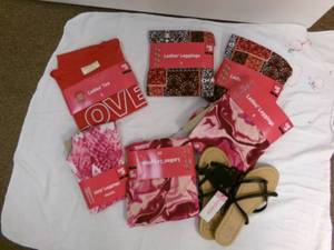 lot 88 image: misc. lot of girls leggings and san...