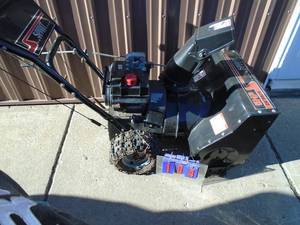 Spirit 524 snow blower. Used condition. Tested & works. As shown.