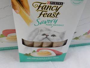 30 ct Purina Fancy Feast Savory Cat Treats Natural Tuna in a Demi Glaze Retail $90