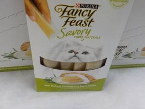 30 ct Purina Fancy Feast Savory Cat Treats Natural Chicken in a Demi Glaze Retail $90