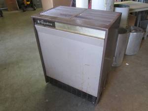 lot 25 image: (FRNT) Signature Heater - 27 H x 21 W x 13 D