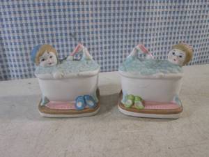 lot 34 image: (A-4) Case of 144 Ceramic Bathtub Figures