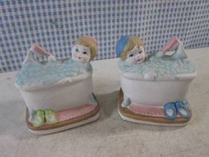 lot 35 image: (A-4) Case of 144 Ceramic Bathtub Figures
