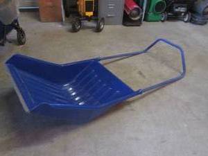 lot 58 image: (EW7) Garant Poly Sleigh Snow Shovel - No Cracks or Breaks