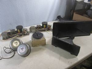 lot 87 image: (F-3) 2 Klipsch Type 1RB Balancing Network Boards, 2 Klipsch K55V Dual Phase Midrange Drivers, Replacement Drive (253 or 241 Tweeter) K-700 Horn and Large Speaker Horn