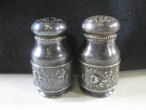 lot 105 image: (CNTR) Vintage Gorham Co. 0650 Silver S Salt & Pepper Shakers