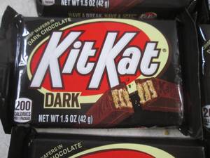 lot 131 image: (B-3) 12 Kit Kat Dark Candy Bars Past Date