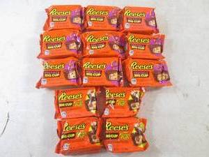 lot 136 image: (B-3) 13 Reeses Big Cups Mix of with Pretzels and Reeses Puffs Past Date