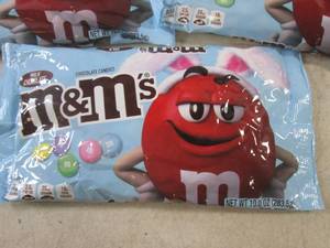 lot 147 image: (B-2) 3 Bags of M&ampMs 10oz Past Date