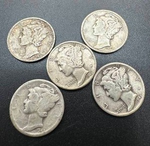 lot 13 image: Lot of 5 Mercury Dimes
