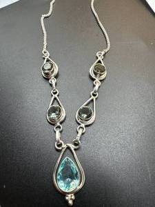 lot 45 image: Stunning Necklace