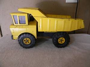 lot 6 image: VINTAGE 1960s MIGHTY TONKA DUMP TRUCK YELLOW PRESSED STEEL - Original - NICE - GREAT PIECE - SEE PICTURES