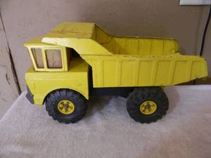 lot 9 image: VINTAGE 1960s MIGHTY TONKA DUMP TRUCK YELLOW PRESSED STEEL - Original - NICE - GREAT PIECE - SEE PICTURES