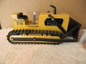 lot 15 image: RARE - Vintage Tonka Bulldozer Pressed Steel - NICE - GREAT PIECE - SEE PICTURES