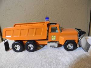 lot 33 image: VINTAGE STATE OF MINNESOTA PLOW TRUCK PRESSED STEEL - VERY NICE - FANTASTIC PECE - SEE PICTURES
