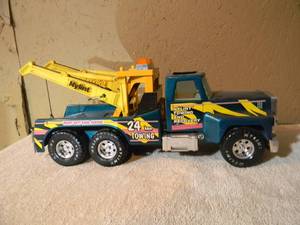 lot 34 image: VINTAGE NYLINT Towing & Recovery Truck 24 hour TOWING - VERY NICE - FANTASTIC PECE - SEE PICTURES
