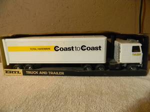 lot 38 image: VINTAGE ERTL COAST TO COAST 18 WHEELER #3140 - IN BOX - NICE - FANTASTIC PECE - SEE PICTURES