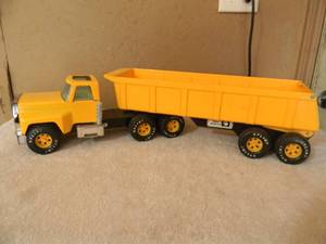 lot 51 image: RARE - VINTAGE NYLINT SEMI AND REAR DUMP TRAILER - VERY NICE - FANTASTIC PECE - SEE PICTURES