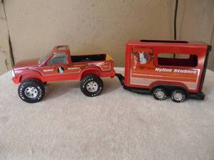 lot 53 image: VINTAGE 1990s NYLINT STABLES TRUCK & HORSE TRAILER - NICE - FANTASTIC PIECES - SEE PICTURES