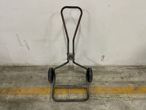 lot 5 image: Vintage Metal Dolly