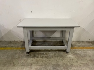 lot 17 image: Work bench with Wheels