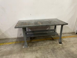 lot 32 image: Work Station