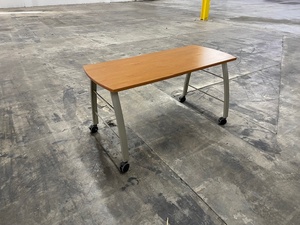 lot 40 image: Potable Desk on wheels