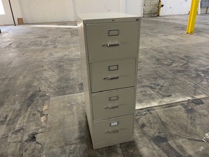 lot 43 image: 4 drawer Metal Filing Cabinet