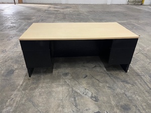 lot 74 image: Desk