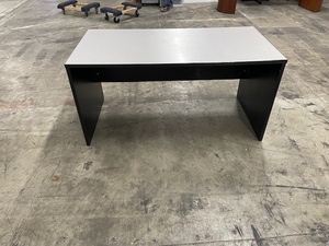 lot 75 image: Work Station  Desk