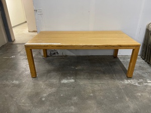 lot 76 image: Solid Oak Table