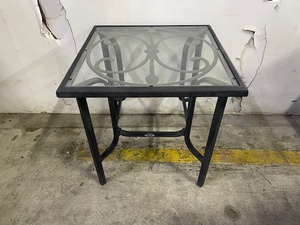 lot 90 image: Outdoor Table