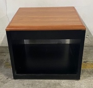 lot 93 image: End Table