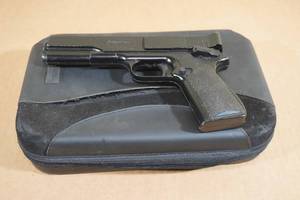 lot 41 image: Marksman BB Air Pistol with Case