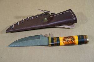 lot 43 image: Handmade Damascus Style Blade Hunting Knife with Sheath