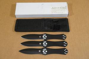 lot 52 image: Day Zero Survival Throwing Knife Set